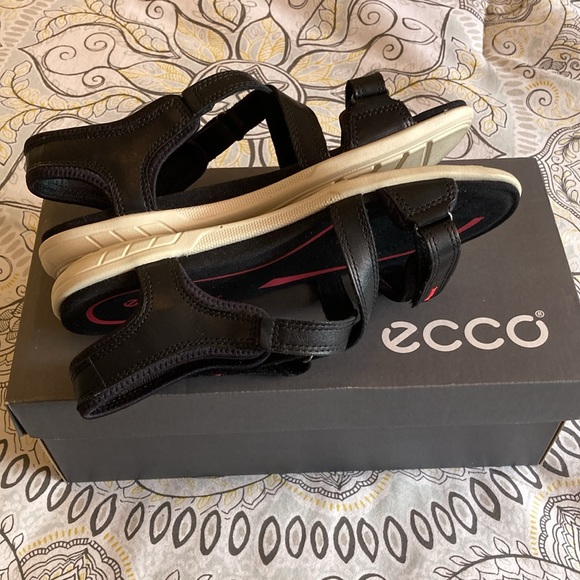 Ecco Black Bluma Flat White Heeled Top 2-Strap Velcro Sandals - Sz 6-6.5 - Picture 12 of 13